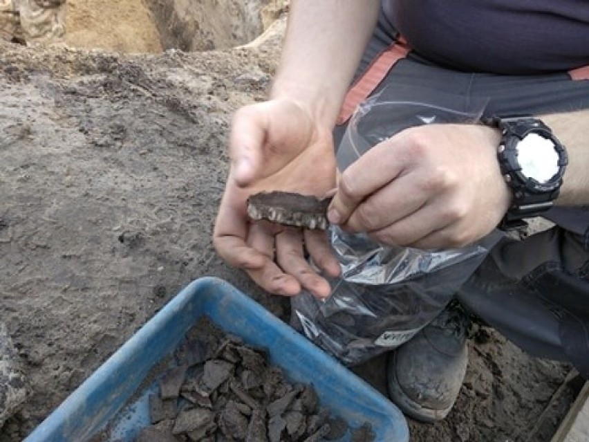 Prace archeologiczne w Sępólnie Kajeńskim przynoszą coraz...