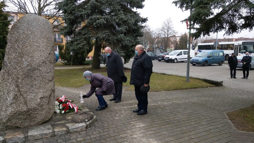Złożono kwiaty pod pomnikiem "Żołnierzy Wyklętych".