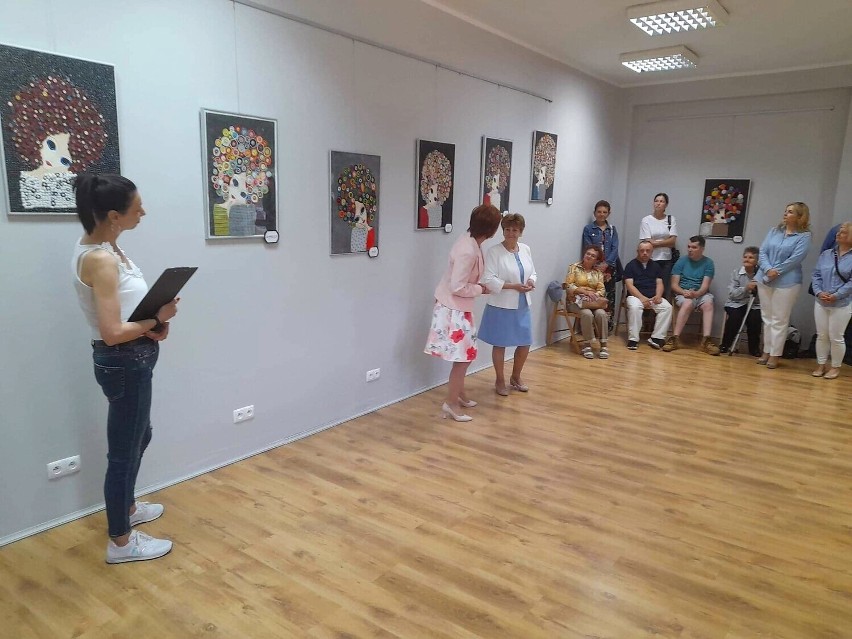 „Kobieta w oknie”, czyli wystawa prac Środowiskowego Domu Samopomocy w Oleśnicy