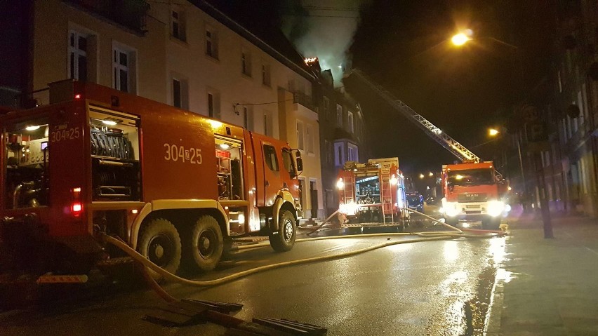 Pożar przy ulicy Nad Odrą w Szczecinie. Ewakuowano mieszkańców [zdjęcia]