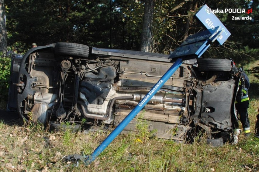Zawiercie: Groźny wypadek w Blanowicach [ZDJĘCIA]. 27-latka trafiła do szpitala z poważnymi obrażeniami ciała