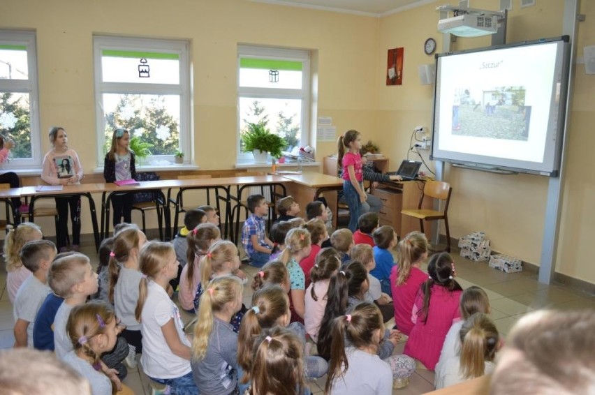 Uczniowie Szkoły Podstawowej w Radomicach wzięli udział akcji "zdrowo jem" [zdjęcia]
