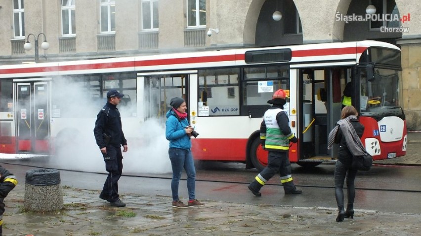 Wypadek w Chorzowie. Autobus uderzył w osobówki, są ranni - na szczęście to tylko ćwiczenia!