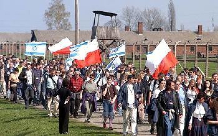 Uczniowie Szkoły Podstawowej nr 2 w Skierniewicach na Marszu Żywych w Oświęcimiu [ZDJĘCIA]