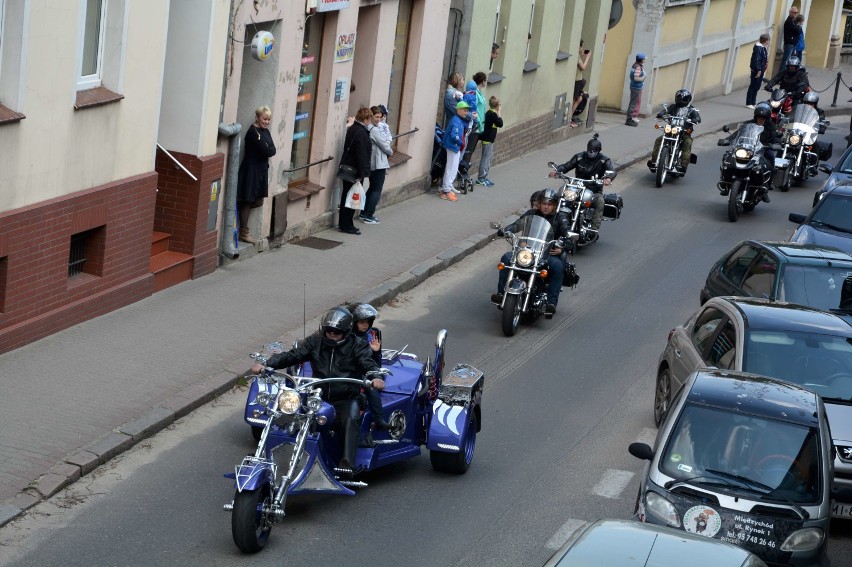 Parada motocykli ulicami Międzychodu