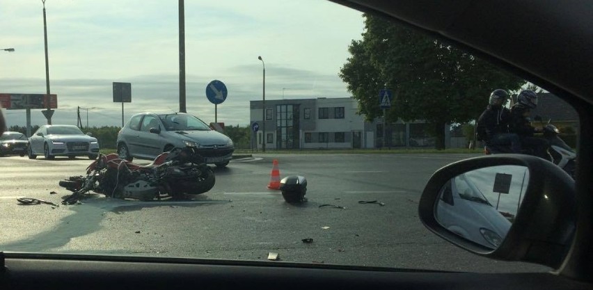 Do wyglądającego bardzo groźnie wypadku doszło dzisiaj...