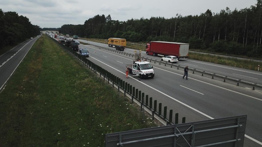 Wypadek na S3 niedaleko Zielonej Góry. Pojazd wojskowy...