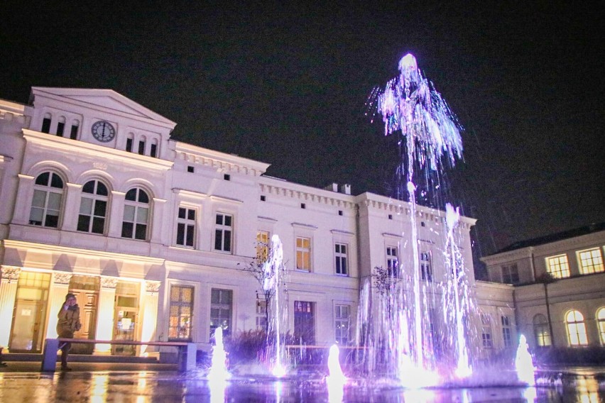 Nowa fontanna zlokalizowana przed dworcem PKP w Sosnowcu