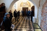 Odnalezione gotyckie malowidła i pierwotne wejście do najstarszej zakrystii kościoła pw. św. Mikołaja. Tu będzie zimowa kaplica