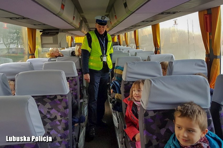 Lubuska policja gotowa do kontroli autokarów wyjeżdżających na ferie. Gdzie zgłosić ich kontrole? [ZDJĘCIA]