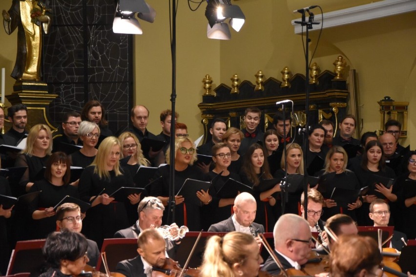 Utwory najwybitniejszych kompozytorów rozbrzmiewały w wejherowskiej kolegiacie. Za nami koncert „Bach, Mozart in memoriam”