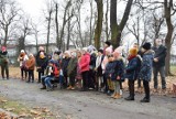 Grupa dzieci z PSP nr 3 w Brzegu odwiedziła rówieśników przebywających na Oddziale Dziecięcym. Zaśpiewali kolędy i rozdali prezenty