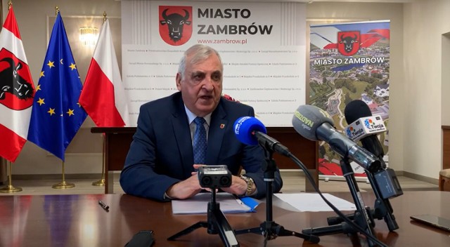 Kazimierz Dąbrowski, burmistrz miasta Zambrów, swoje wystąpienie rozpoczął od złożenia życzeń mieszkańcom
