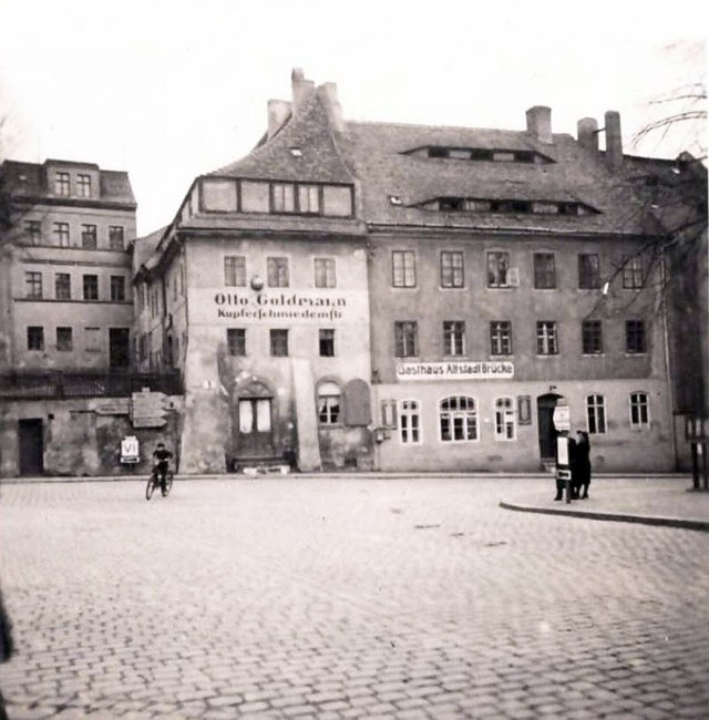 Restauracja "Altstadt-Brücke" znajdowała się przy Placu Pocztowym w Zgorzelcu w pobliżu obecnego Mostu Staromiejskiego.