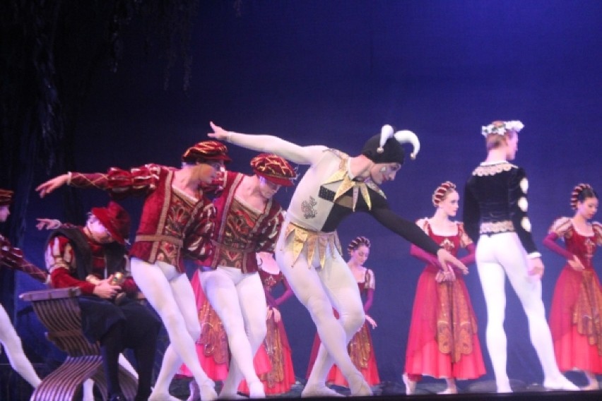 Jezioro Łabędzie w wykonaniu St. Petersburg Festiwal Balet