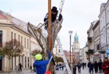 Lublin. Trwa montaż iluminacji świątecznych na deptaku. ZOBACZ ZDJĘCIA 