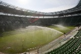 Wrocław: Koło stadionu trwa budowa namiotu dla dziennikarzy