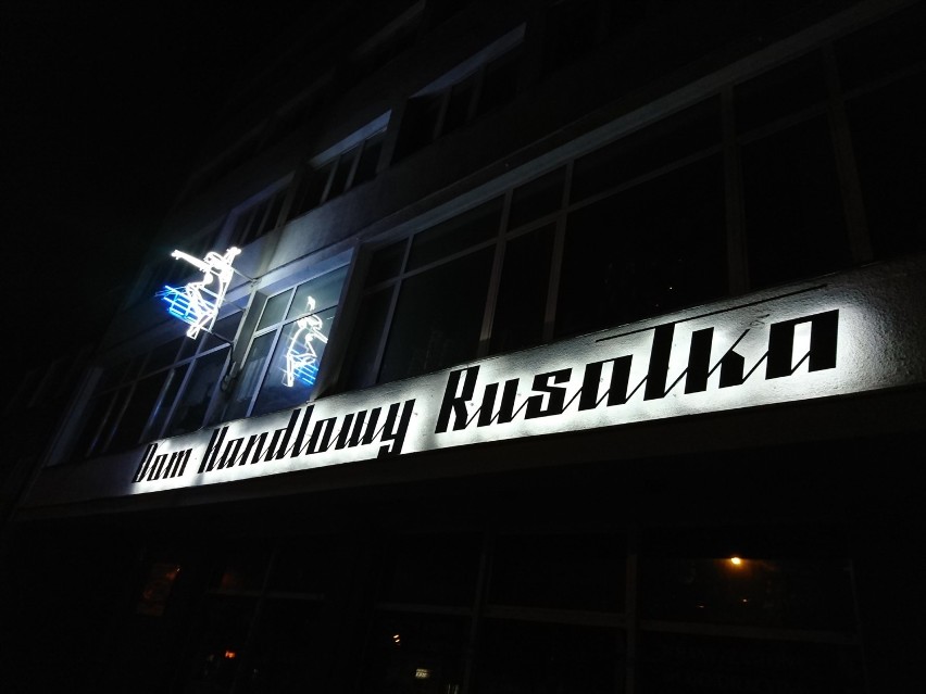 Nowy neon i szyld przy ulicy Zamojskiej w Lublinie.