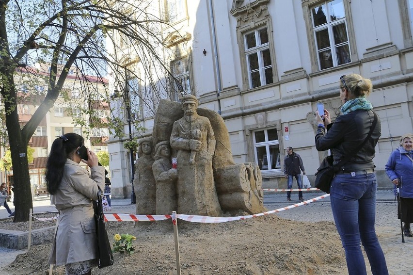 Józef Piłsudski stanął w centrum Legnicy z okazji setnej rocznicy odzyskania niepodległości