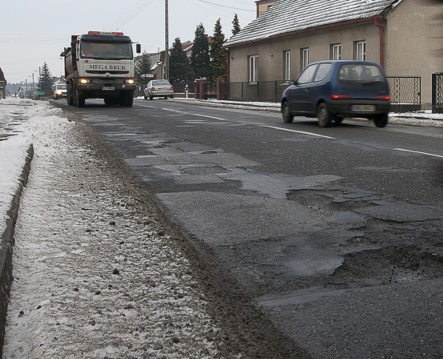 Tak wygląda droga nr 492, która biegnie przez Wręczycę Wielką