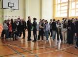 Dzień otwarty w II Liceum Ogólnokształcącego w Olkuszu. Dla ósmoklasistów były warsztaty, konkurs i nauka udzielania pierwszej pomocy