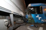 Wypadek tramwaju i tira we Wrocławiu na ulicy Powstańców Śląskich przy Sky Tower [Zdjęcia]