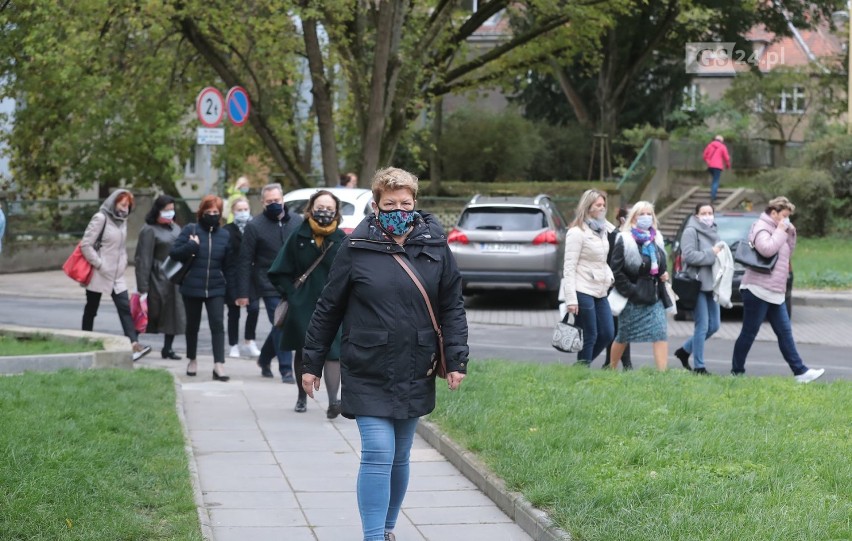 Ewakuacja Urzędu Miasta Szczecin. Nie działa Biuro Obsługi Interesantów. Zobacz ZDJĘCIA  - 16.10.2020