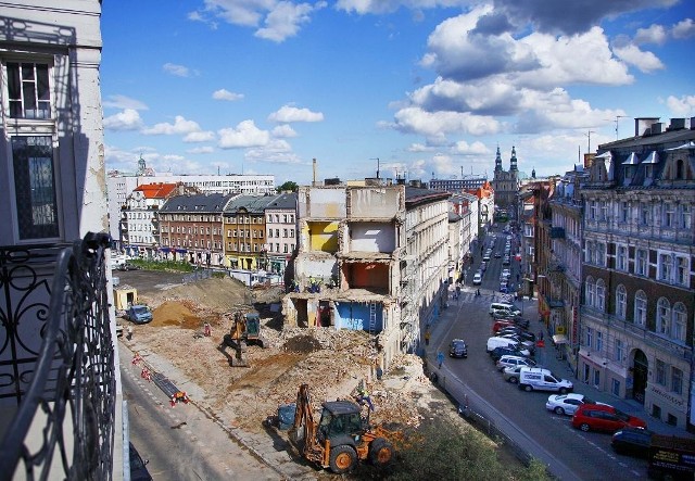 Stowarzyszenie Inicjatywy dla Poznania tegoroczną edycję konkursu "Dobry remont" dedykuje "Żelazku" przy ulicy Ogrodowej. Po zabytkowej kamienicy została dziura ziemi