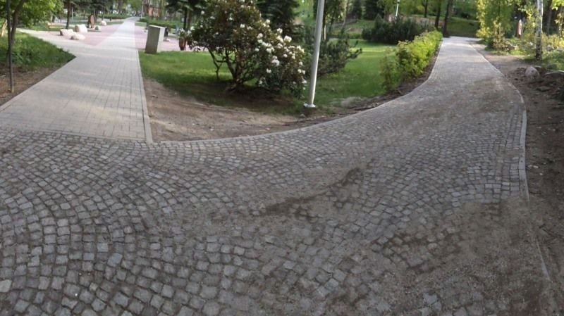 Karpacz: Remontują ścieżki przy Łomnicy (ZDJĘCIA)