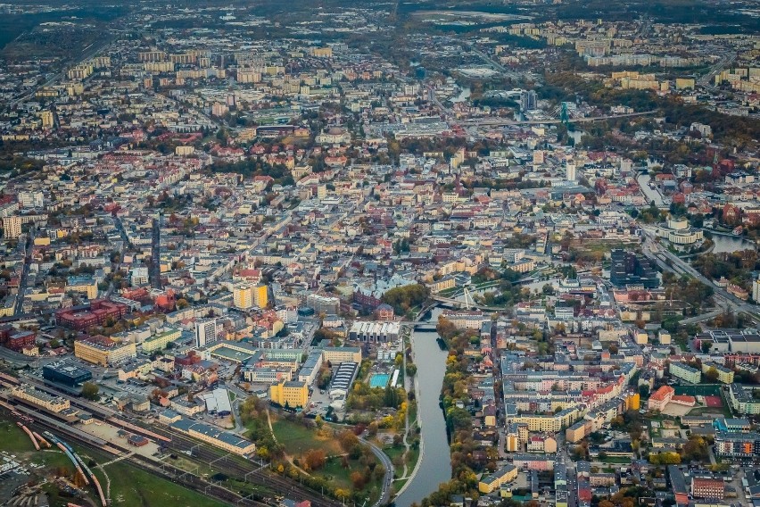 Nasze lotnisko jest trzecim (na trzynaście) w naszym kraju z...