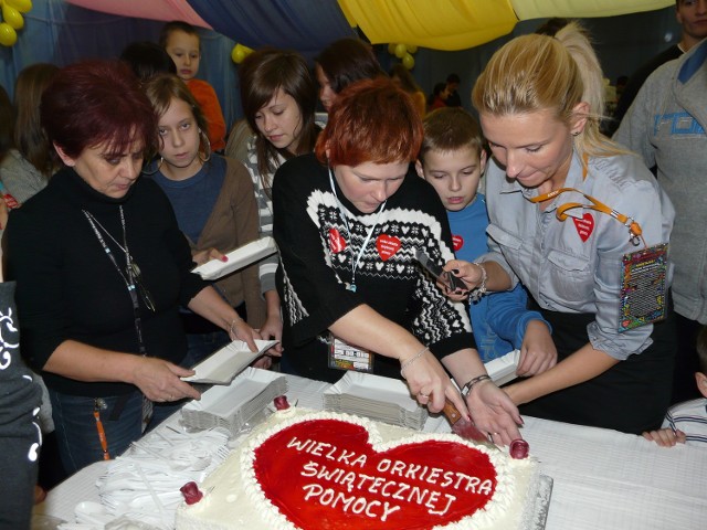 W Publicznym Gimnazjum nr  1 w Zduńskiej Woli tradycją jest tort dla wolontariuszy. Będzie też w niedzielę