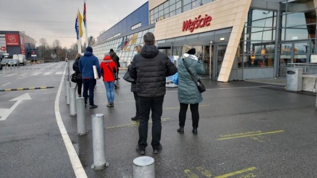 W sobotę 29 listopada mieszkańcy regionu od razu ruszyli na zakupy, także do IKEI Zobacz kolejne zdjęcia/plansze. Przesuwaj zdjęcia w prawo - naciśnij strzałkę lub przycisk NASTĘPNE