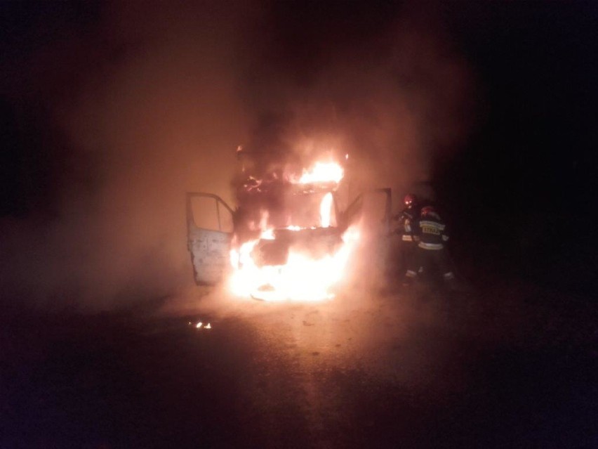 Pożar auta w Chwaliszewie [ZDJĘCIA]