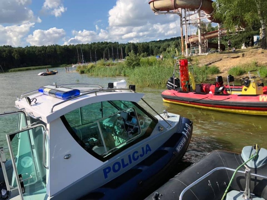 Akcja ratunkowa na plaży w Borkach nad Zalewem Sulejowskim. Wypoczywający podjęli reanimację 