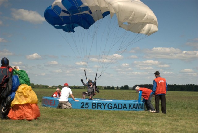 Spadochroniarze i bokserzy zjadą do gminy Sławno