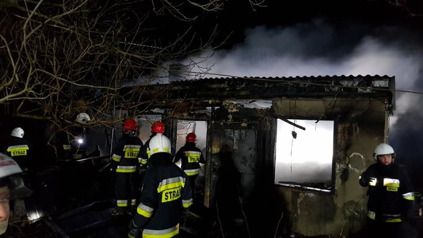 W nocy wybuchł pożar domu pod Damasławkiem. Jak informuję strażacy budynek spłonął doszczętnie 