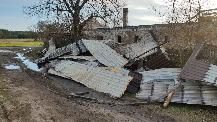 Pożar domu w Łaziskach pod Strzelcami Opolskimi po uderzeniu pioruna. Ogromne straty - z domu zostały zgliszcza