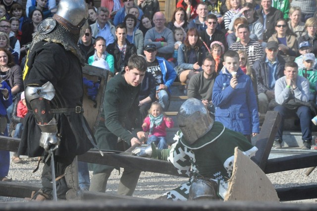 Turniej rycerski w grodzie pod Byczyną.