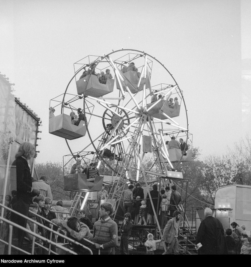 Wesołe miasteczko przy ul. Wolskiej w Warszawie, 1976