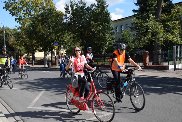 Rajd rowerowy z Justyną Panfilewicz, czyli Pierwszy Rajd Serc, organizowany przez Stowarzyszenie Tradycji 26 Dywizji Piechoty, Razem dla Skierniewic, Czerwoną Pomarańczę i OSiR odbył się w niedzielę 25 września. Po przejechaniu 25 km, uczestnicy rajdu zebrali się przy OSiR, gdzie odbyło się szereg konkursów i pokazy strażackie.