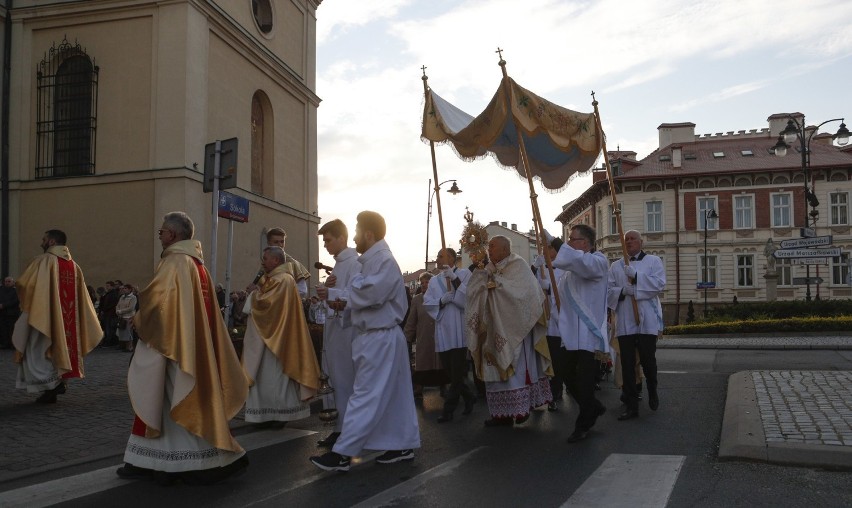 Trwają święta wielkanocne. Galeria zdjęć z procesji...