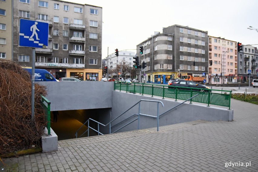 Nowe przejście dla pieszych na ul. Śląskiej. "Zebra" powstała jako projekt zgłoszony do gdyńskiego Budżetu Obywatelskiego ZDJĘCIA