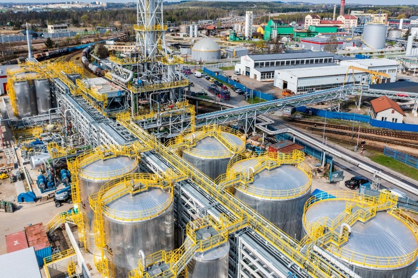 Trzebinia. Przy rafinerii powstaje największa w Europie instalacja do produkcji glikolu. To imponująca inwestycja Orlen Południe [ZDJĘCIA] 
