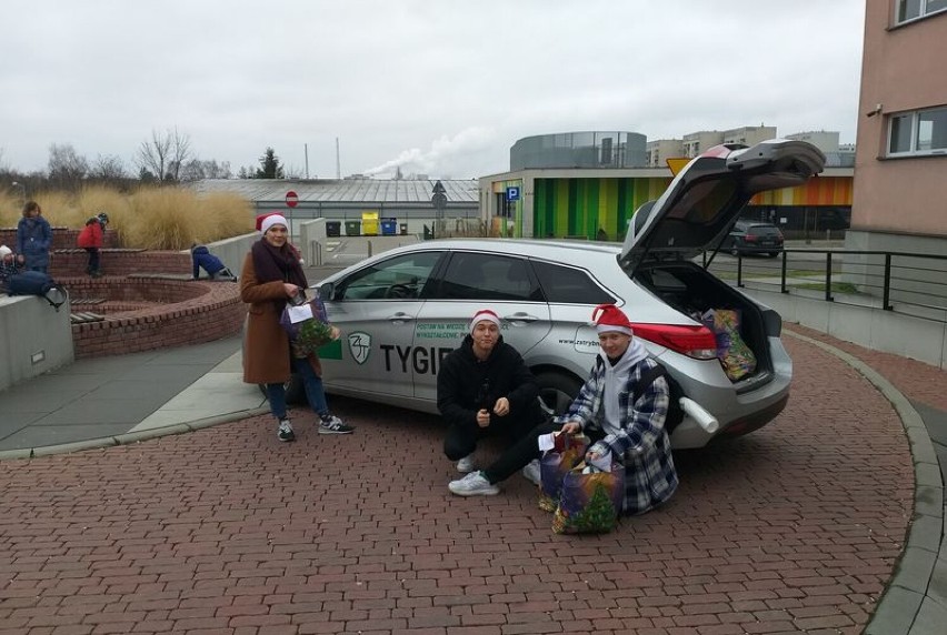 Czapka św. Mikołaja w Rybniku. Przygotowali 300 paczek dla potrzebujących 