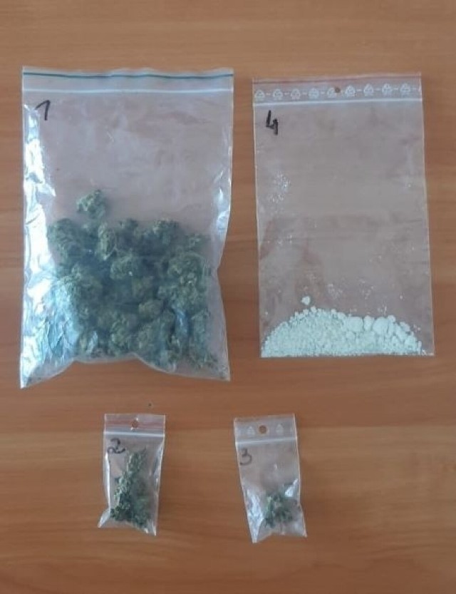 Policjanci znaleźli narkotyki na zapleczu jednego ze sklepów w Grójcu.
