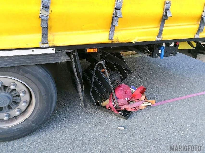 Dachowanie BMW na autostradzie A4.