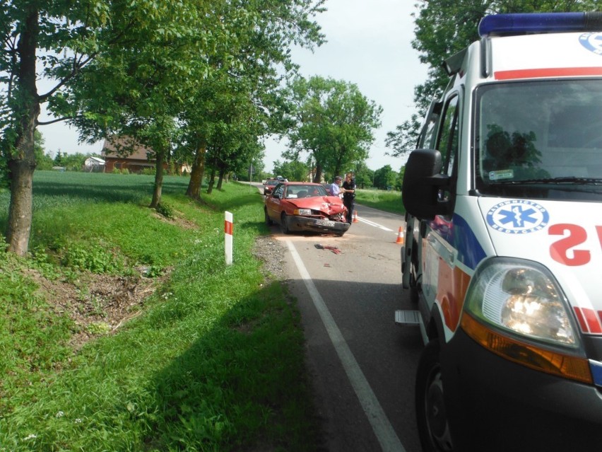 Wypadek w Rychnowach Żuławskich - trzy osoby są ranne