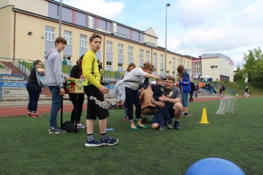GORZÓW WLKP. Puszkin zorganizował "Festyn nad Kłodawką". Sportowa impreza przyciągnęła gorzowian na szkolne boisko 