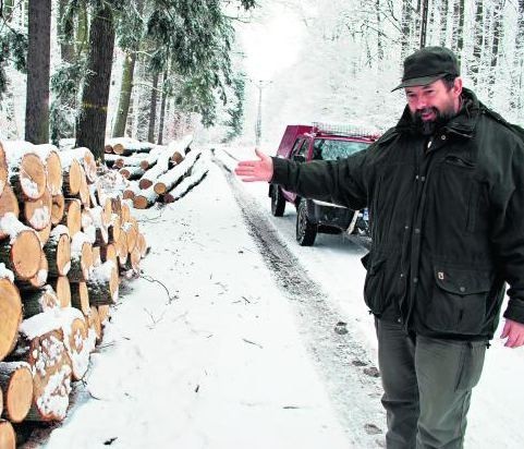 Komendant straży leśnej Aleksander Kaaz tłumaczy, że najczęściej ginie drewno ze stosów