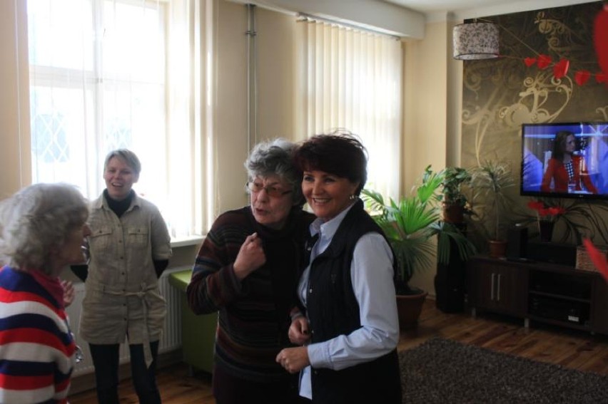 Jolanta Kwaśniewska w Tomaszowie odwiedziła Warsztaty Terapii Zajęciowej 
